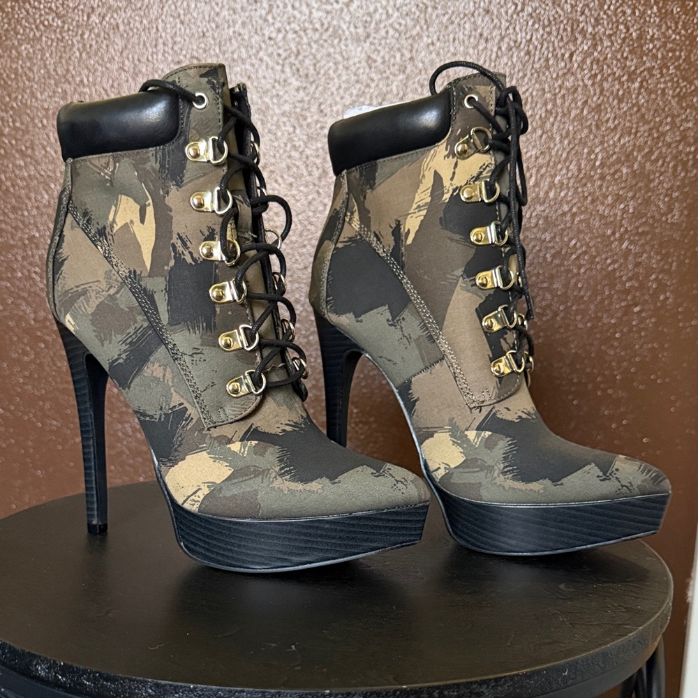 Shoe Dazzle Camouflage Lace-Up Heeled Boots